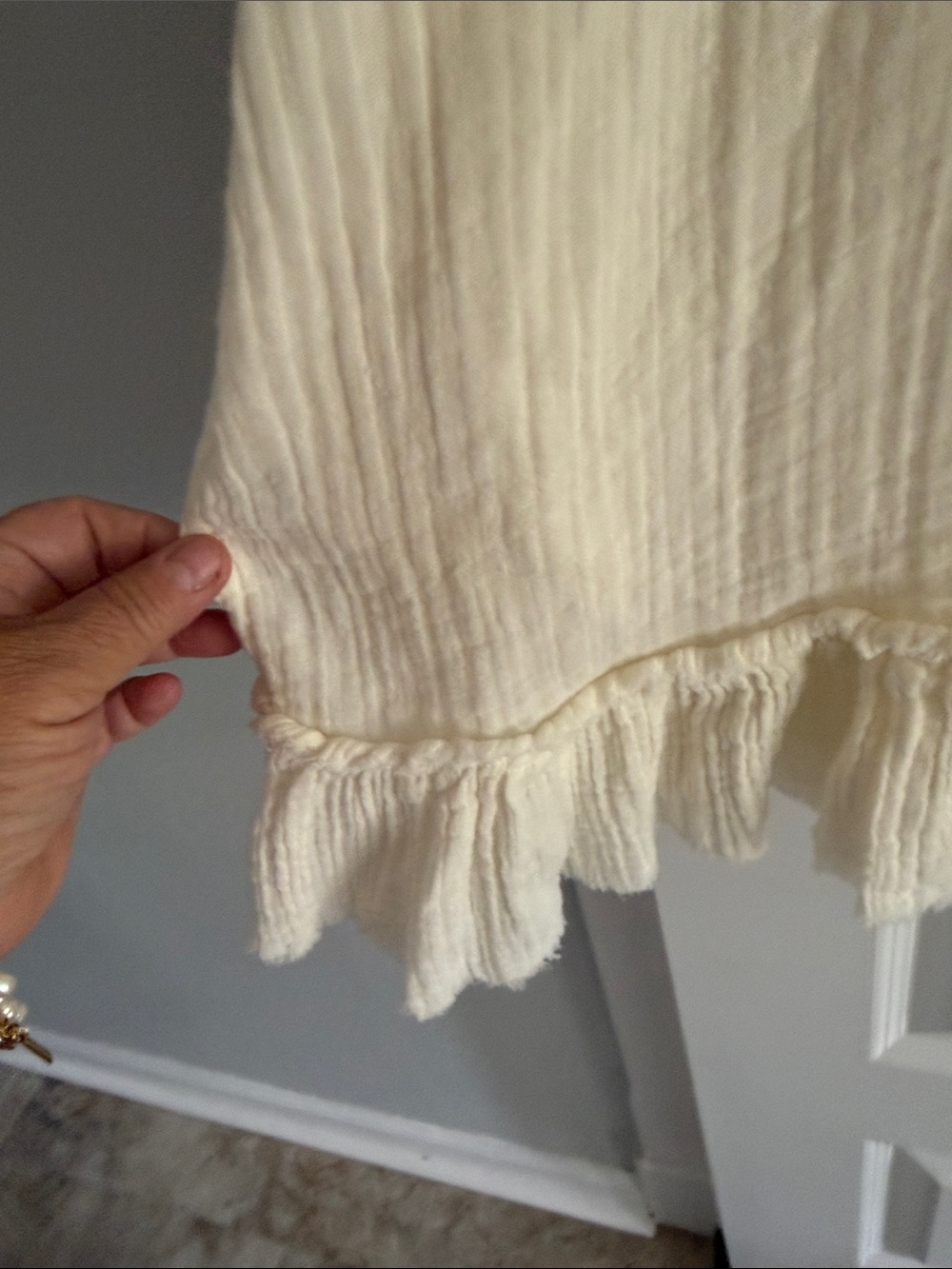 BOHO Women's Cream Gauze Ruffle Hem Top XS - Picture 4 of 6